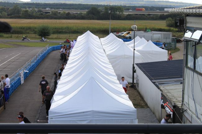 Location des stands pour les équipes lors des 24 heures de karting près de Rouen